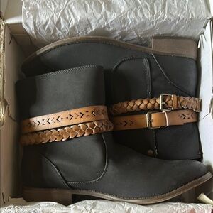 Roxy Black Boots with Tan Braided Strap